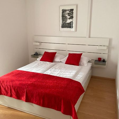 Villa Jasmin Бол Екстериор снимка