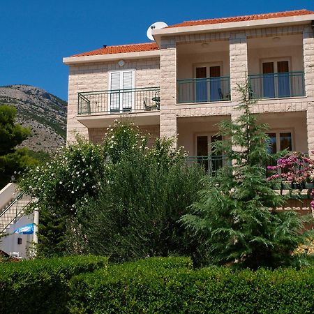 Villa Jasmin Бол Екстериор снимка