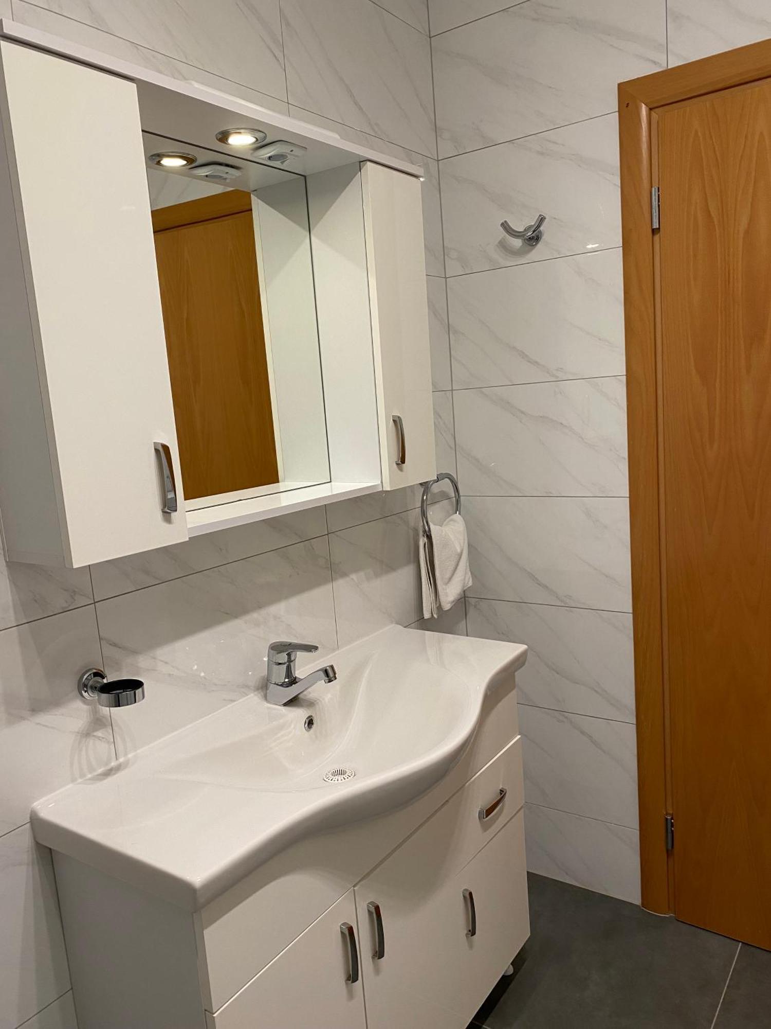 Villa Jasmin Бол Екстериор снимка