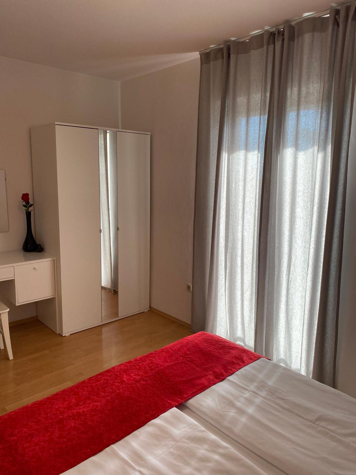 Villa Jasmin Бол Екстериор снимка