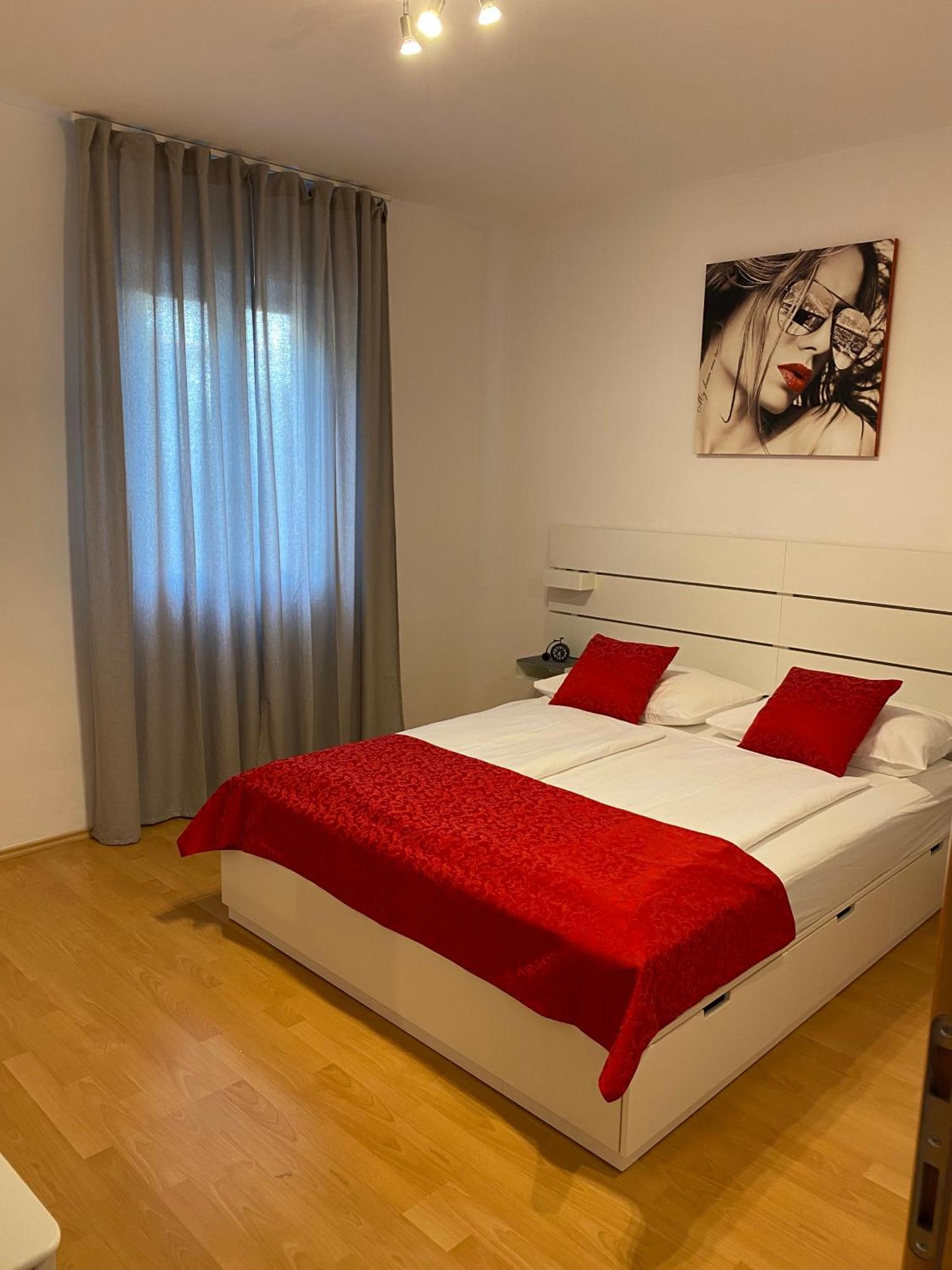 Villa Jasmin Бол Екстериор снимка