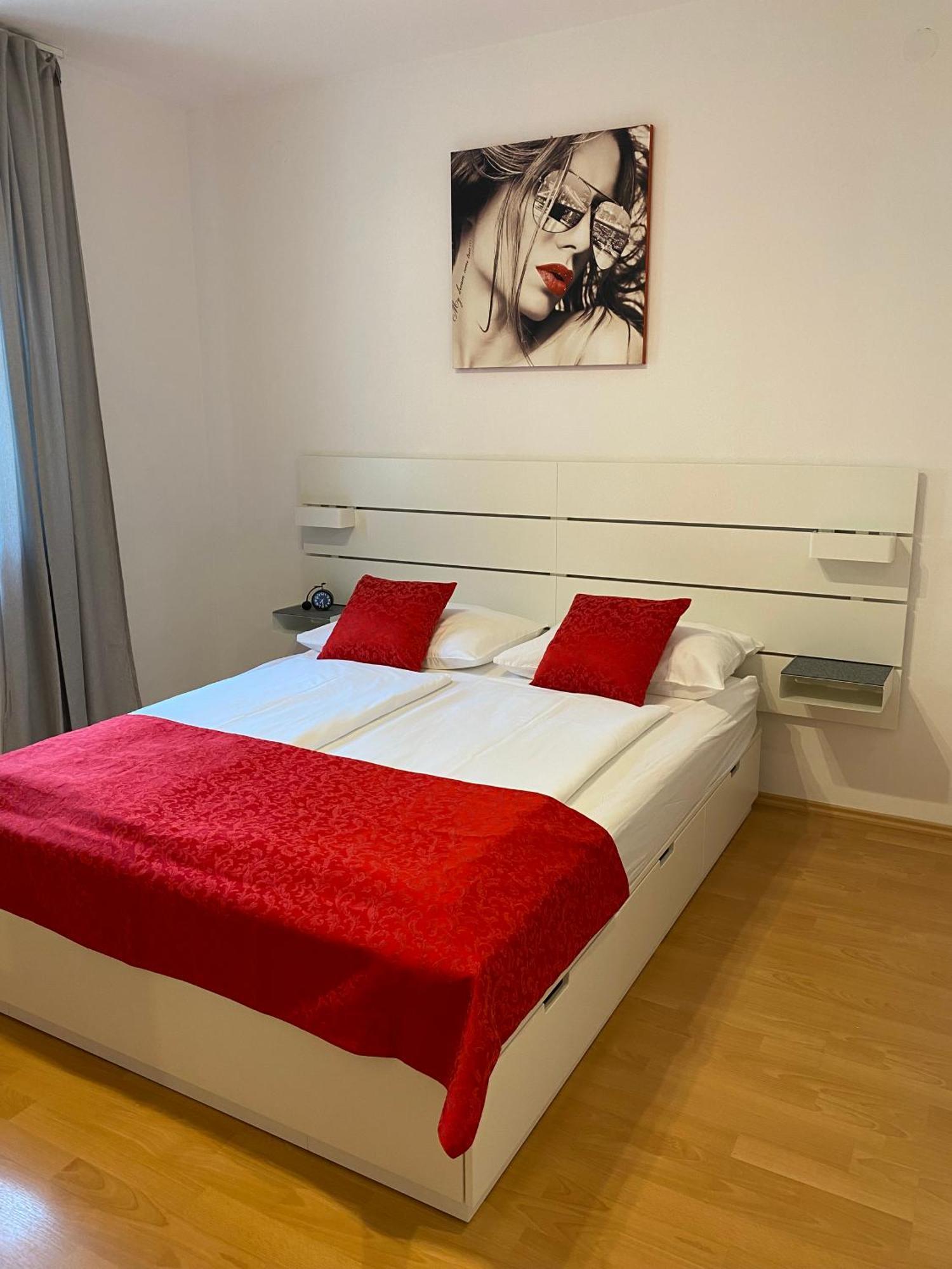 Villa Jasmin Бол Екстериор снимка