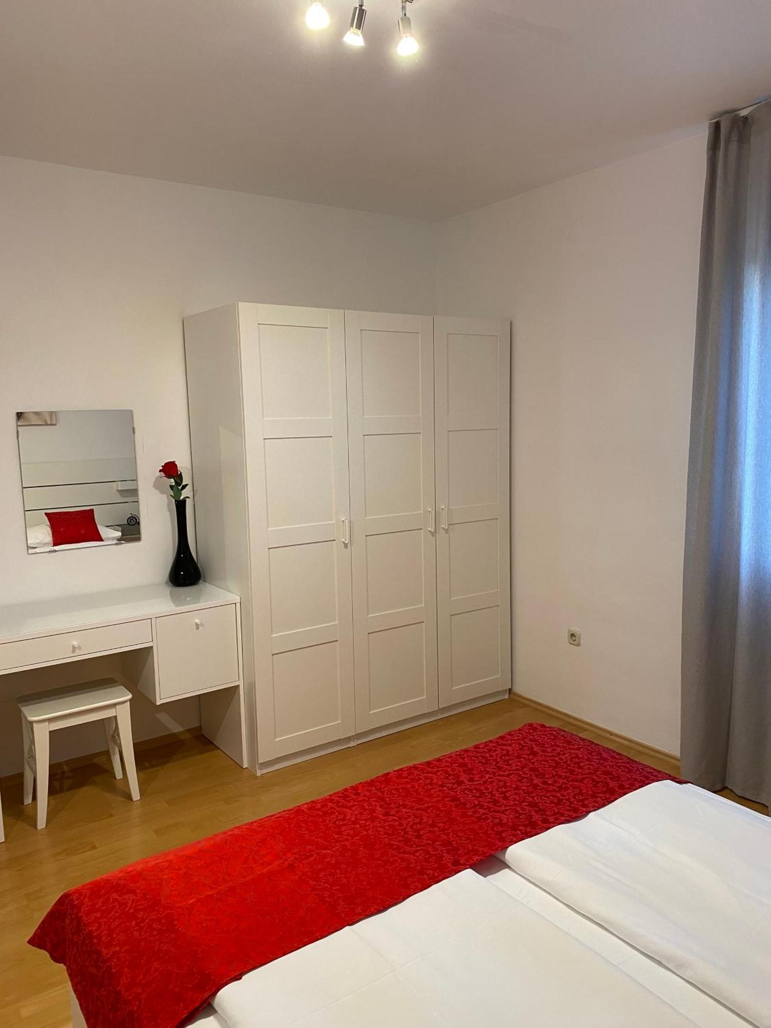 Villa Jasmin Бол Екстериор снимка