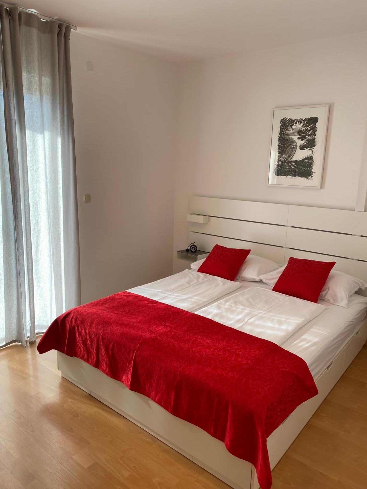Villa Jasmin Бол Екстериор снимка