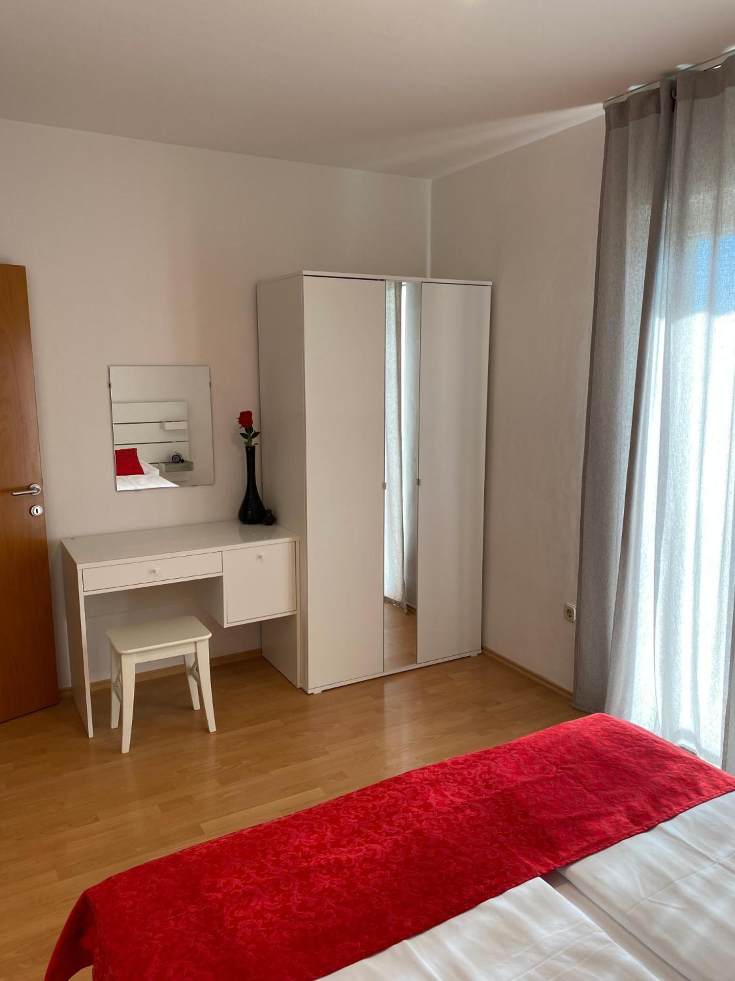 Villa Jasmin Бол Екстериор снимка