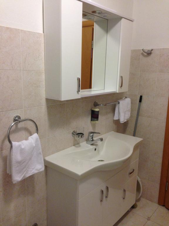 Villa Jasmin Бол Екстериор снимка