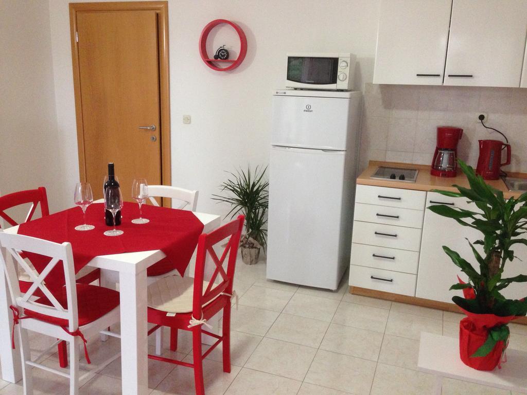 Villa Jasmin Бол Екстериор снимка