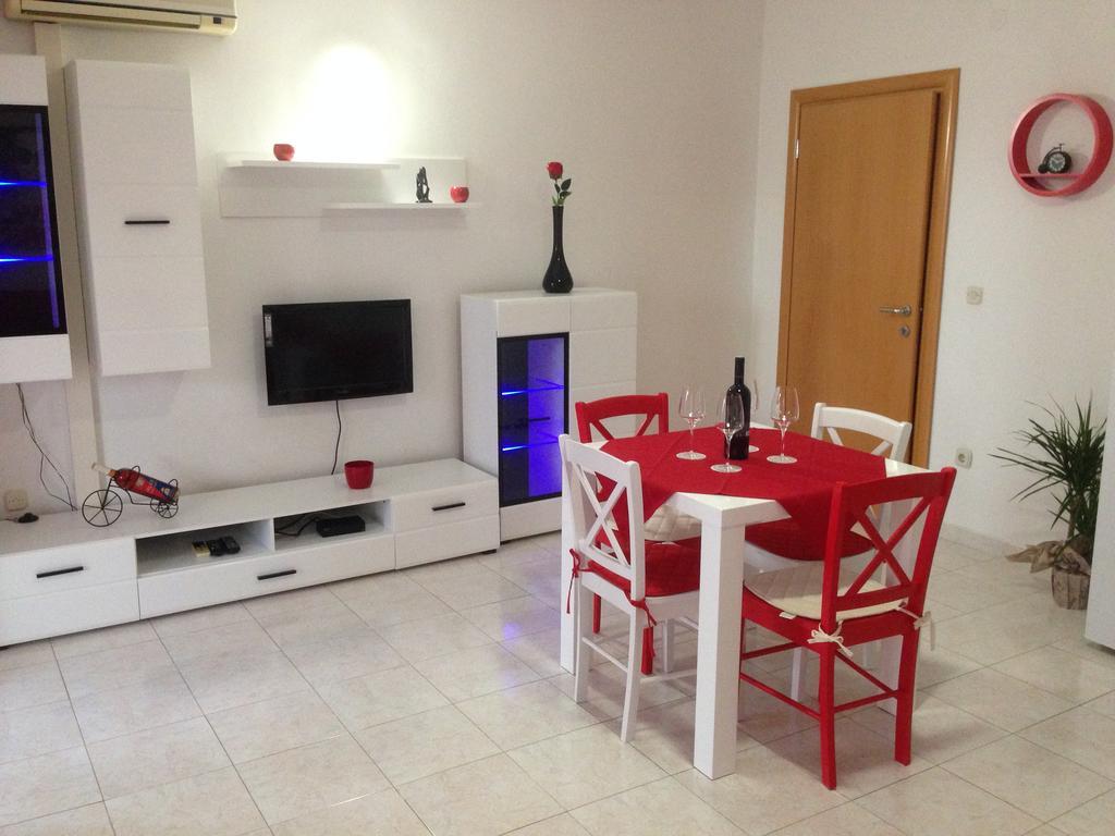 Villa Jasmin Бол Екстериор снимка