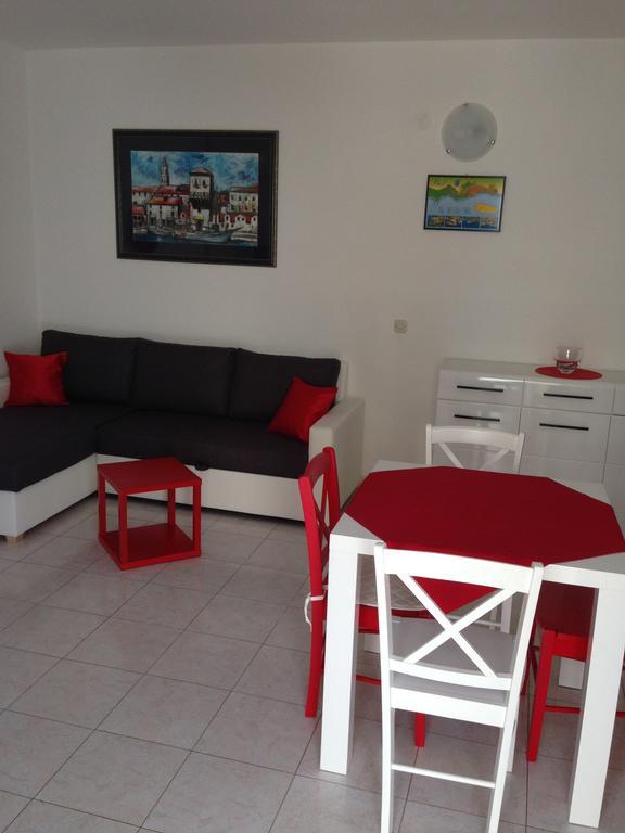 Villa Jasmin Бол Екстериор снимка