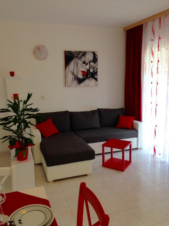 Villa Jasmin Бол Екстериор снимка