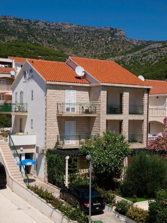 Villa Jasmin Бол Екстериор снимка