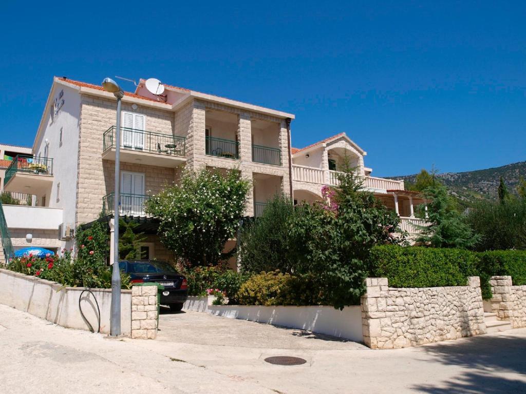 Villa Jasmin Бол Екстериор снимка